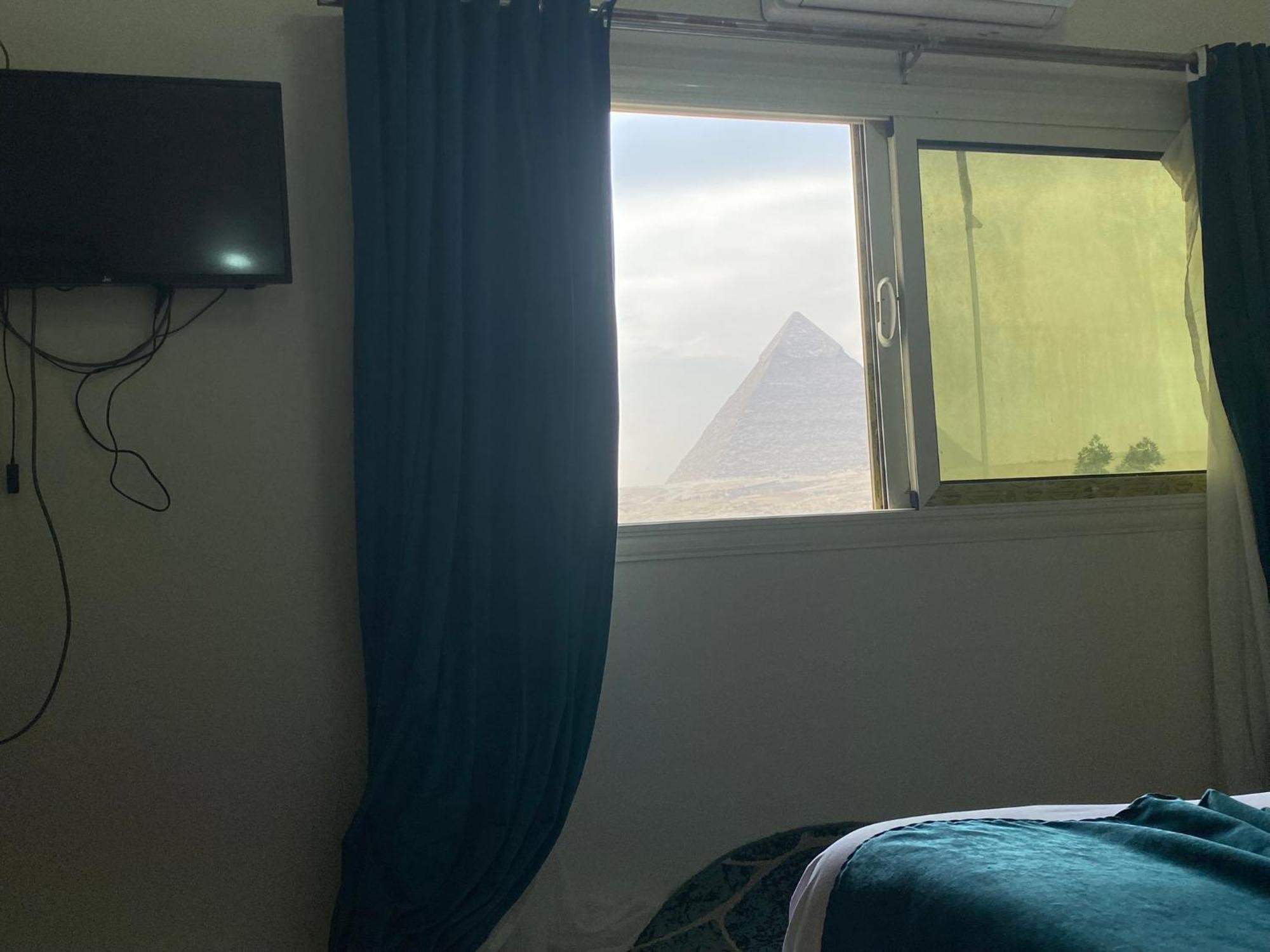 Tut Pyramids View Отель *